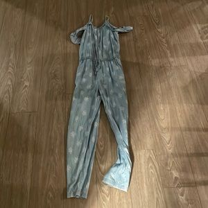 Color blue and white super cozy so cute and very stylish